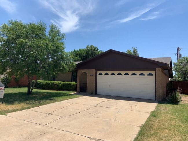 Building Photo - Fabulous home in lovely, convenient neighborhood