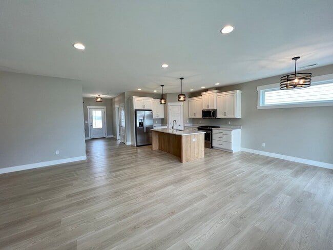 Building Photo - 3 Bed 2 Bath Beautiful Westend Home!