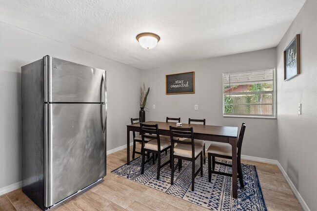 Building Photo - 5805 N 43rd St