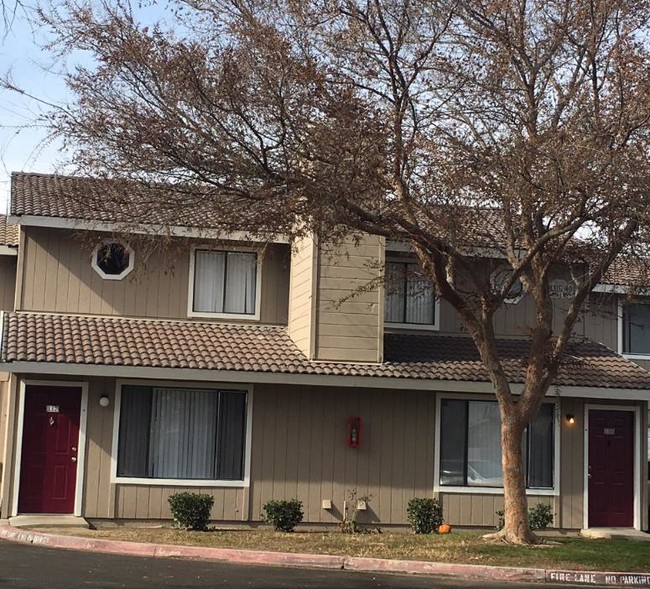 Building Photo - Willow Lakes Apartments