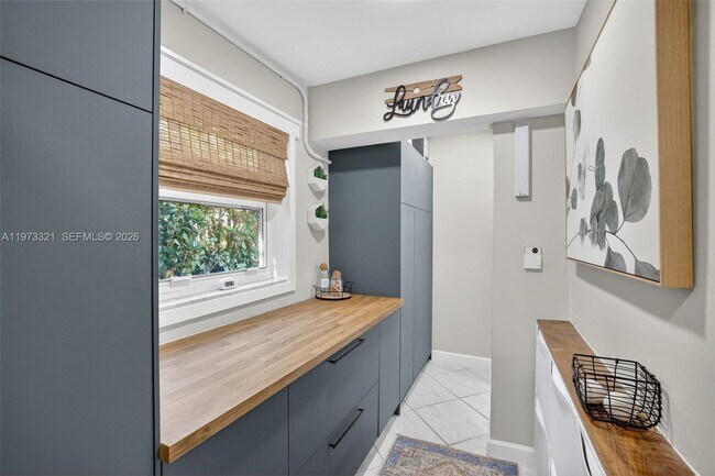 Building Photo - 252 SW 23rd St