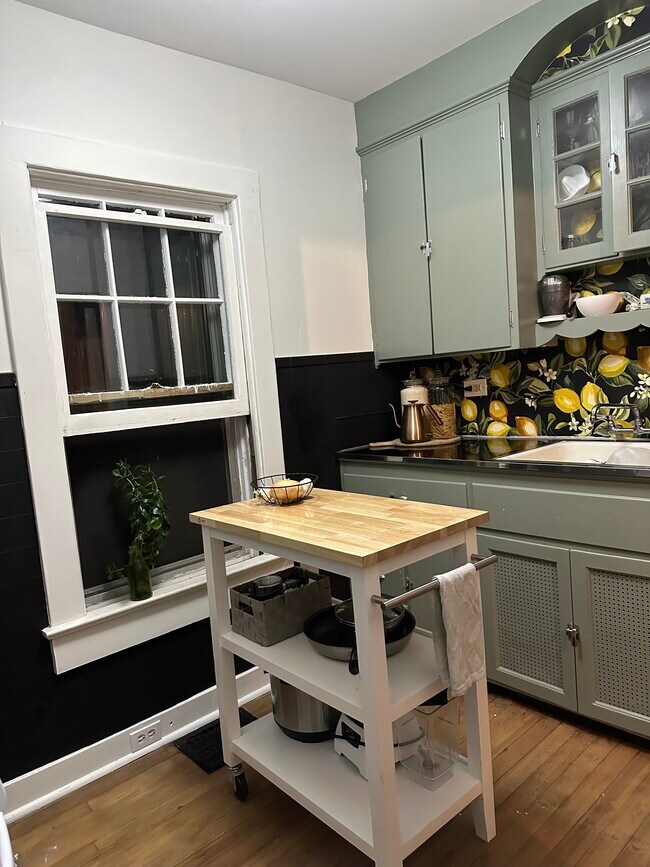 Building Photo - 208 Lake Ave