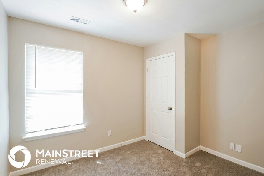 Building Photo - 6104 Bentwood Dr