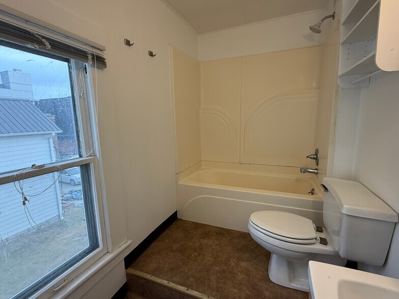 Building Photo - 215 E Bloomington St