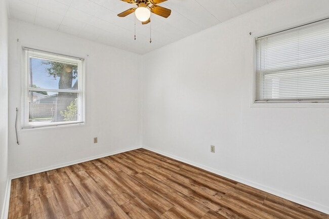 Building Photo - 309 W Tish Dr