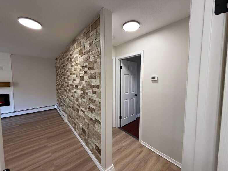 Building Photo - 1 Sundance Dr