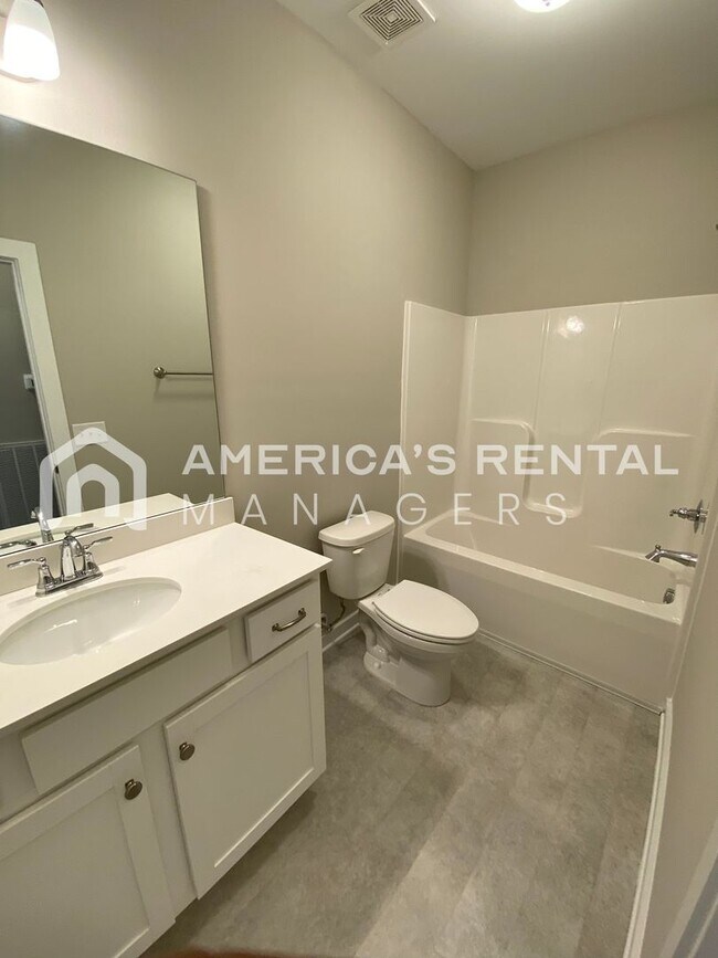 Building Photo - Home in Brookwood... Available now!!