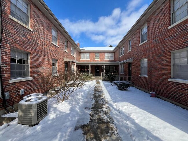 Building Photo - 216 Briar Cliff St