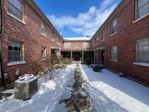 Building Photo - 216 Briar Cliff St