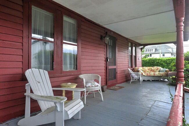 Building Photo - 32 Seaside Ave