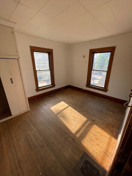 Building Photo - 108 Buell St