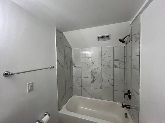 Building Photo - 1116 E Geer St