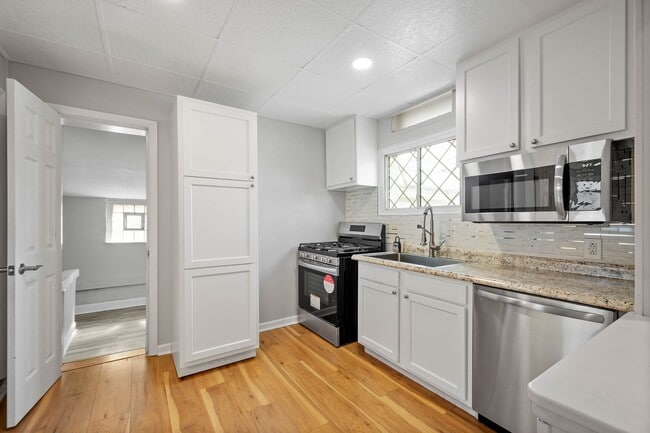 Primary Photo - Beautiful 2 bedroom home in Natrona Height...