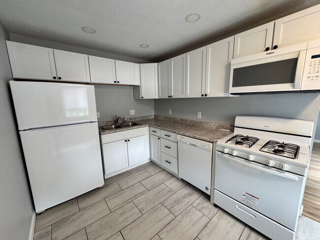 Building Photo - 3234 Heatherton Dr