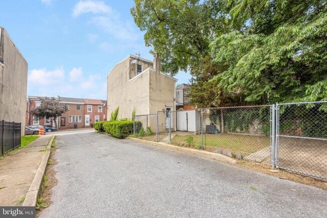 Building Photo - 848 N Madison St