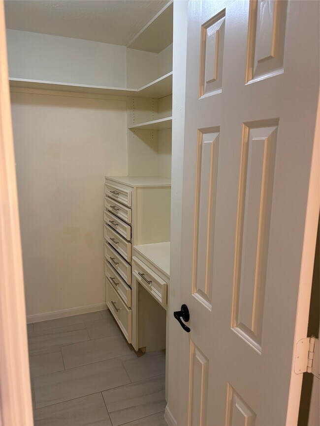 Building Photo - 15939 Cottage Ivy Cir