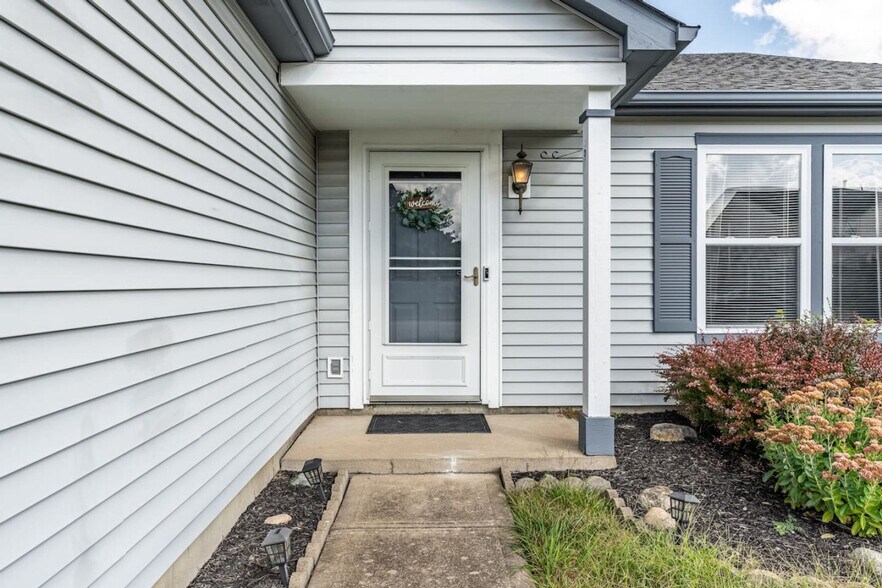Building Photo - 2135 Shadowbrook Dr