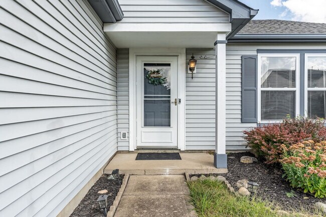 Building Photo - 2135 Shadowbrook Dr