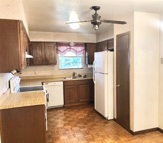 Building Photo - 112 Forestwood Dr