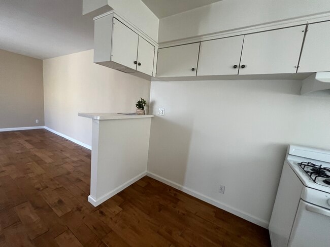 Building Photo - 6939 Hazeltine Ave