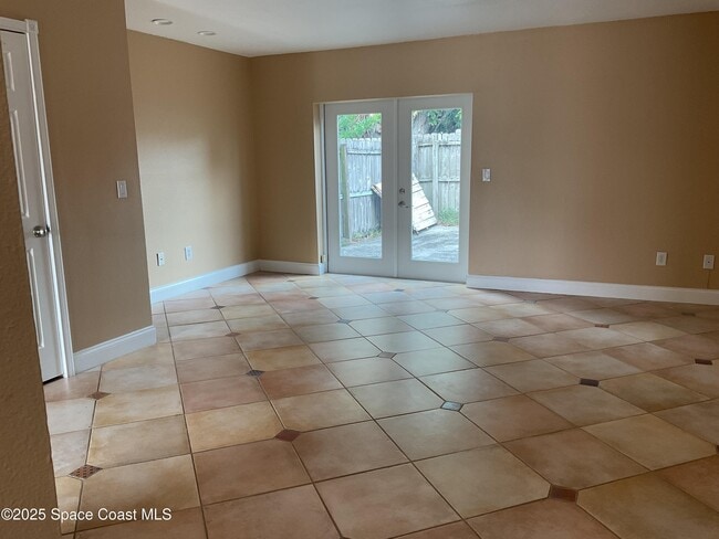 Building Photo - 1004 Ashley Ave