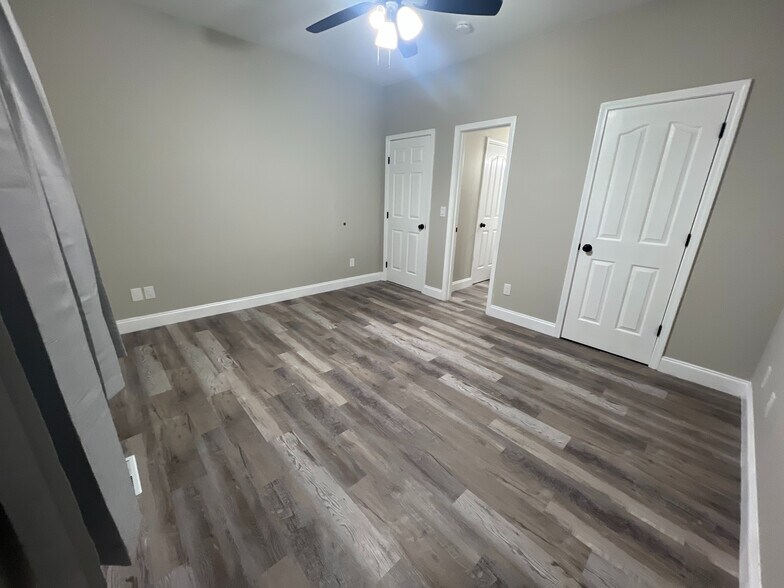 Building Photo - Room in House on Polar Rock Rd SW