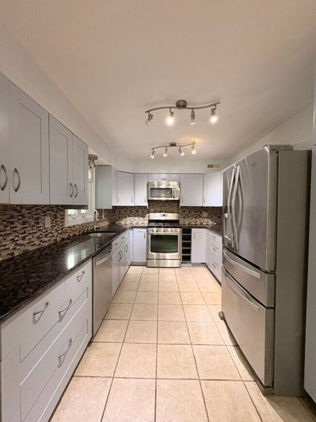 Building Photo - 9714 Admiralty Dr