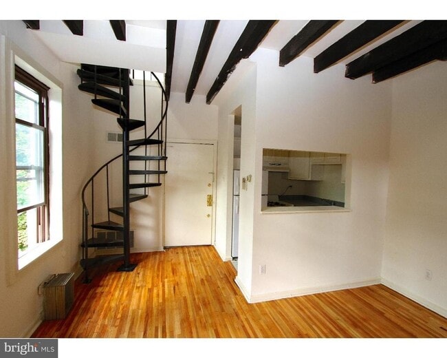 Building Photo - 415 S 11th St