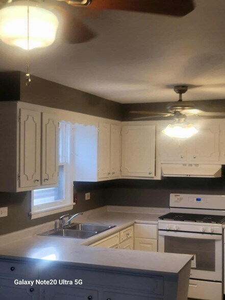 Building Photo - 289 Yates Ave