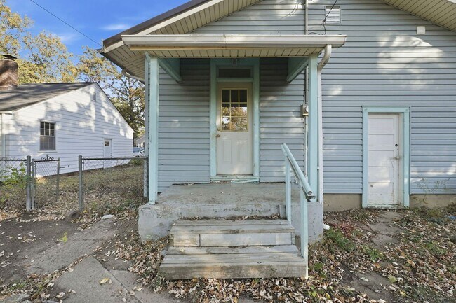 Building Photo - New 2 bedroom house listing!
