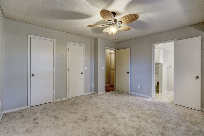 Building Photo - 3 Bed 2 Bath in OKC!
