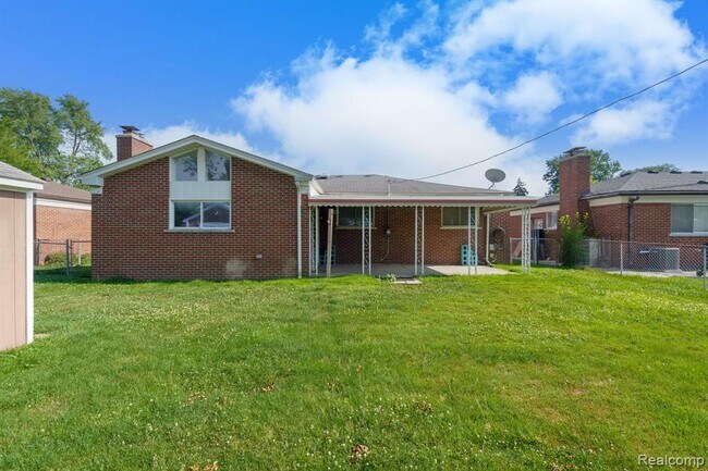 Building Photo - 13103 Iowa Dr