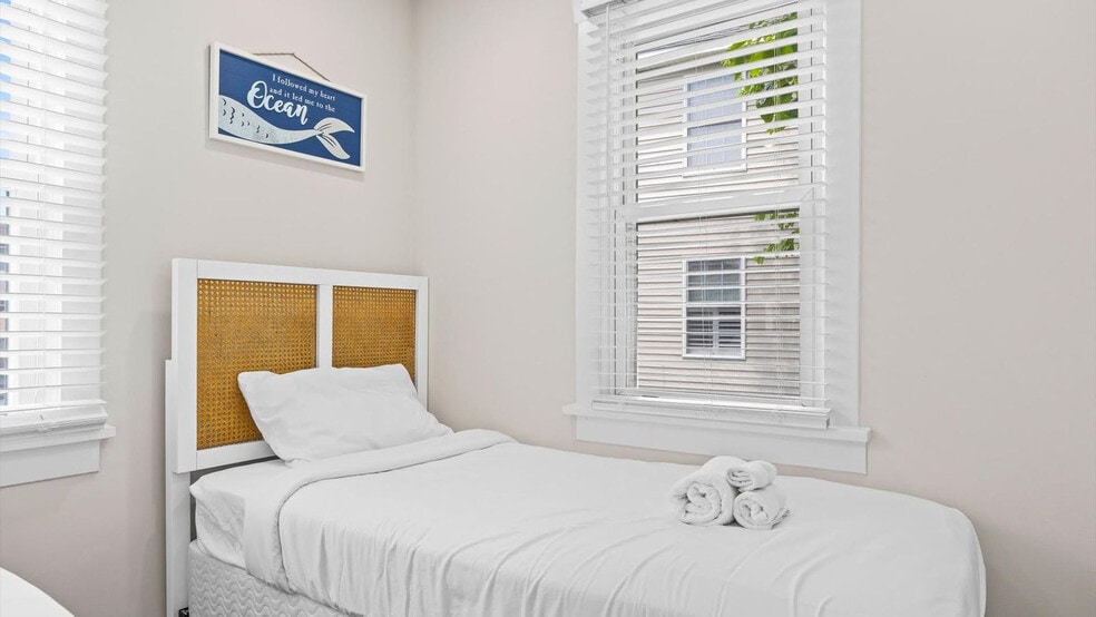 Building Photo - 54 Wesley Rd