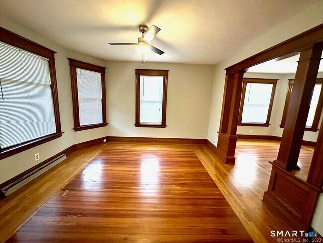 Building Photo - 492 Stanley St