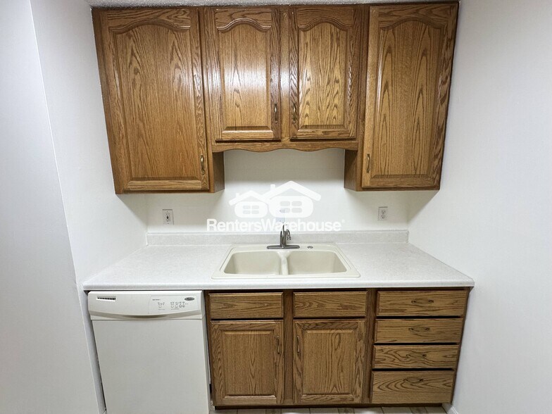 Building Photo - 1601 N Innsbruck Dr