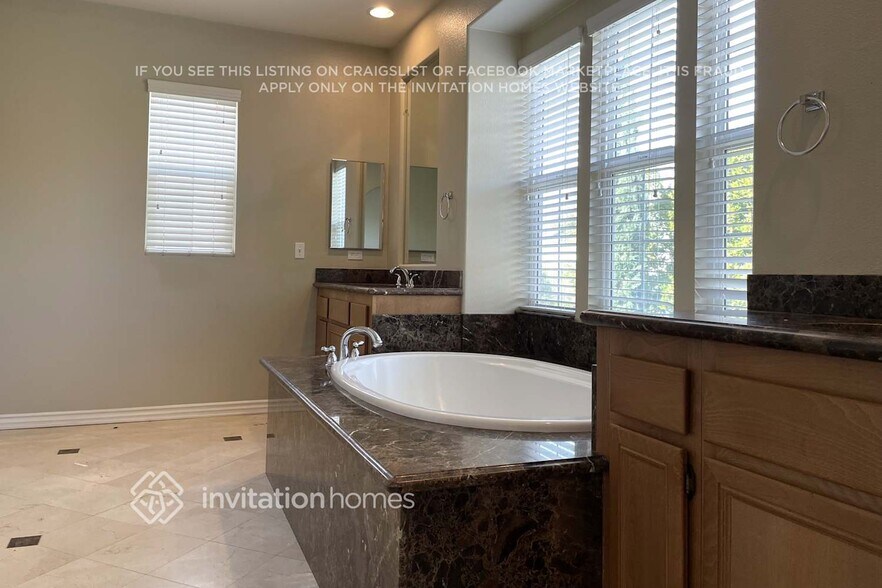 Building Photo - 2847 Breezy Meadow Ln