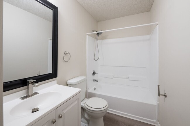 Building Photo - Newly Renovated 3 Bedrooms 2.5 Bathroom Home