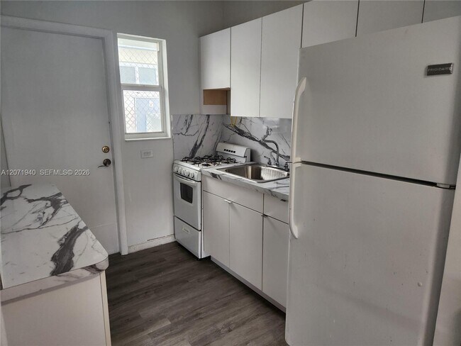 Building Photo - 1239 Marseille Dr