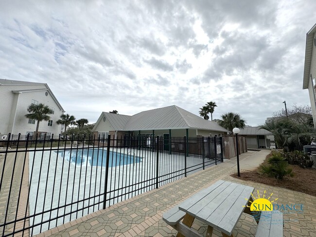 Building Photo - Fully Renovated 2 Bedroom Unit in Destin!