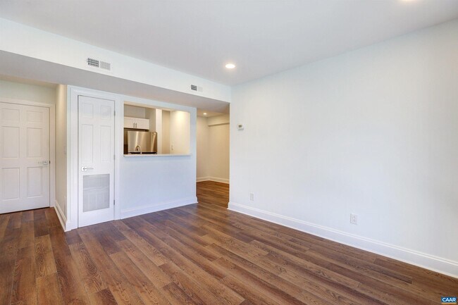 Building Photo - 1243 Cedars Ct
