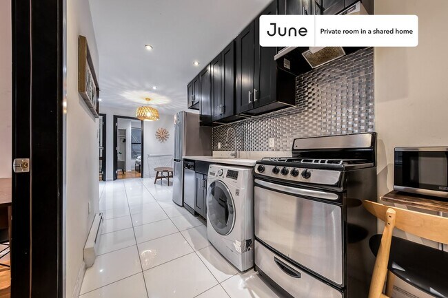 Building Photo - Private bedroom in 4 bed/2 bath Home