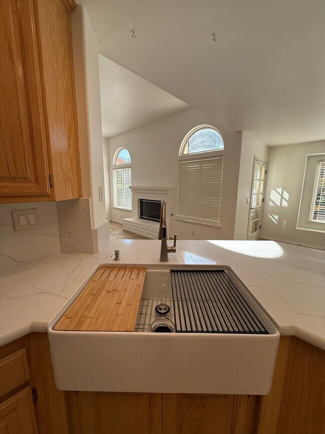 Building Photo - 2441 Iron Ridge Ct