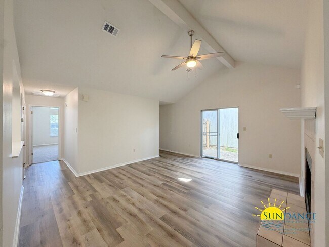 Building Photo - Nice 3 Bedroom Home Close to Eglin and Hurlburt Field AFB!