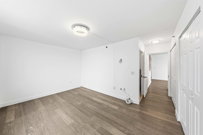 Building Photo - 20 2nd St