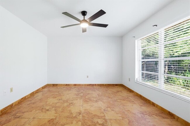 Building Photo - 2777 Dueby St