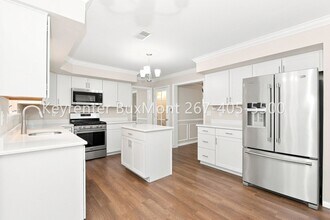 Building Photo - 1150 Bridle Path Dr