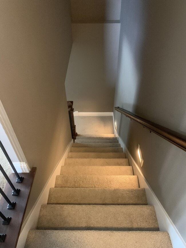 Building Photo - 16008 Springbrook Trl