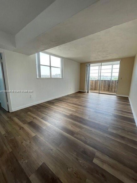 Building Photo - 1475 NE 125th Terrace