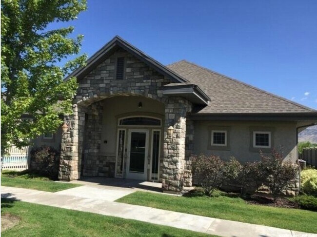 Building Photo - 634 E 60 S