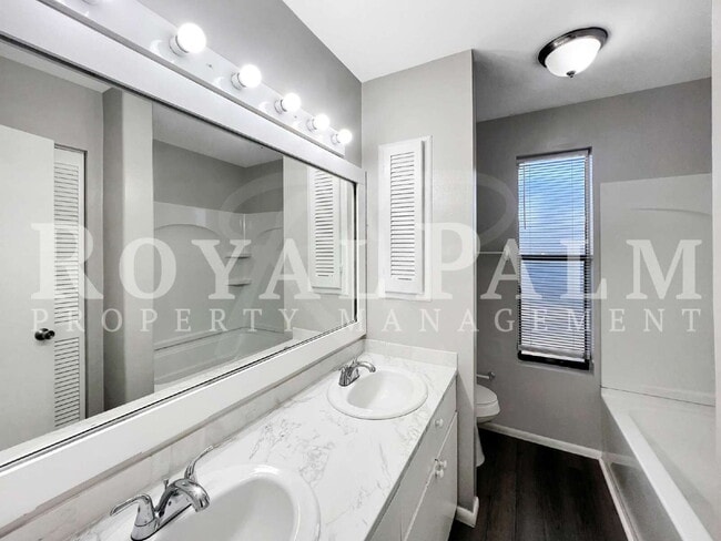 Building Photo - 2/1 Rental with W/D Hookups—Roses are Red, Lawns are Green, a Fenced Yard? That’s a Pet Lover’s D...